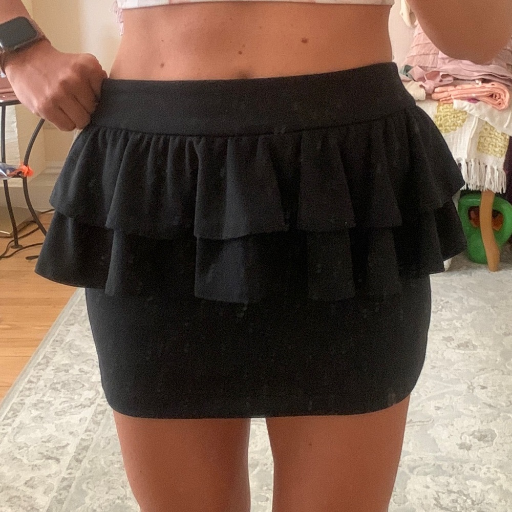 Mini-SKIRT - Black, top ruffles (Medium)